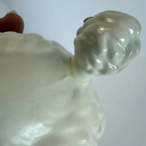 Vintage Ceramic Poodle Figurine White Sitting Paws Up Regale Decor Accent - Picture 6 of 12